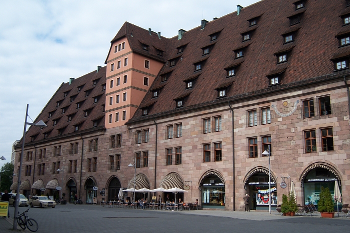 100_1658 small NUREMBERG HOUSES 3.jpg - 300603 Bytes